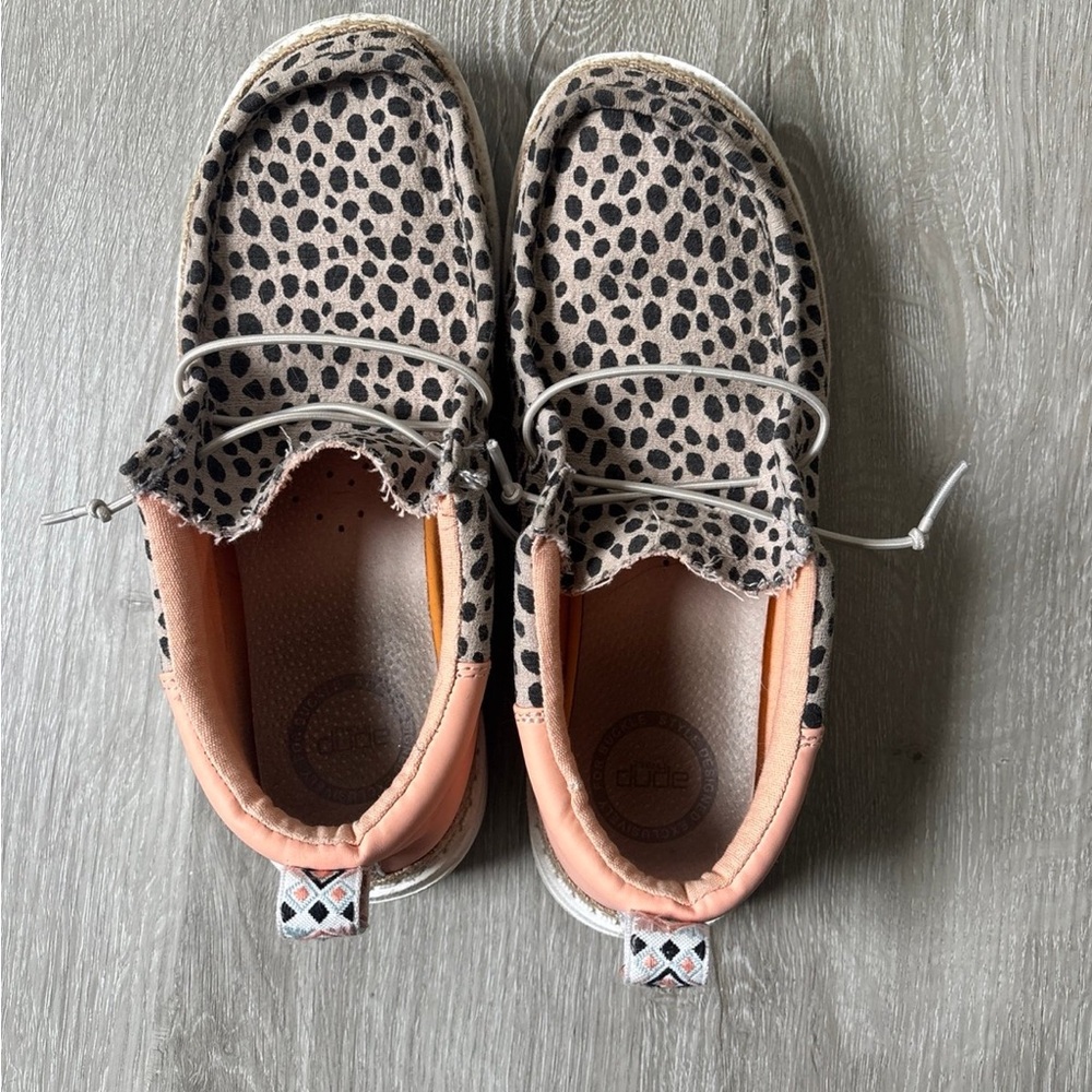 Hey Dude Shoes Cheetah Beige Womens sz 7